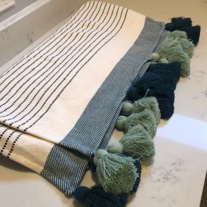 Tassel throw